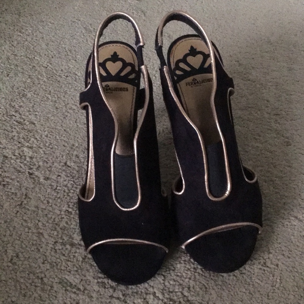 Fegalicious Peep Toe Pumps